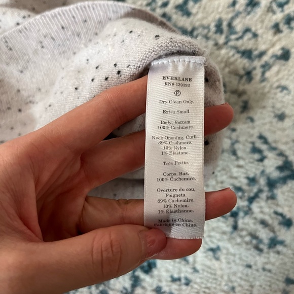 Everlane the cashmere cropped crewneck-sweater-in-speckled-frost-donegal - Picture 5 of 6